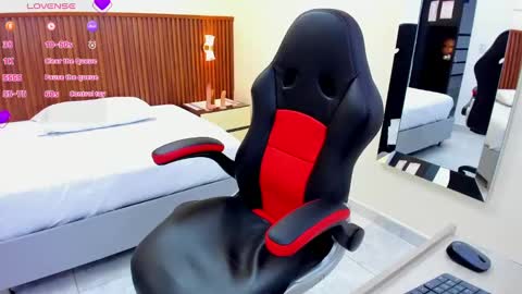 Snapshot of melinamartins chatting on 03/11/25, 07:47 M E L I N A online show from 03/11/25, 07:47