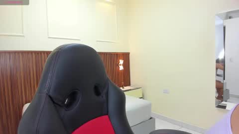 Snapshot of melinamartins chatting on 09/22/25, 04:53 M E L I N A online show from 09/22/25, 04:53