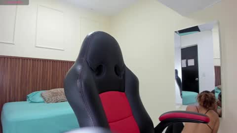 Snapshot of melinamartins chatting on 10/04/25, 07:12 M E L I N A online show from 10/04/25, 07:12