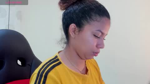 Snapshot of melinamartins chatting on 11/01/25, 12:18 M E L I N A online show from 11/01/25, 12:18