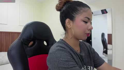 Snapshot of melinamartins chatting on 11/05/25, 07:58 M E L I N A online show from 11/05/25, 07:58