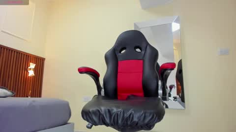 Snapshot of melinamartins chatting on 11/10/25, 08:41 M E L I N A online show from 11/10/25, 08:41