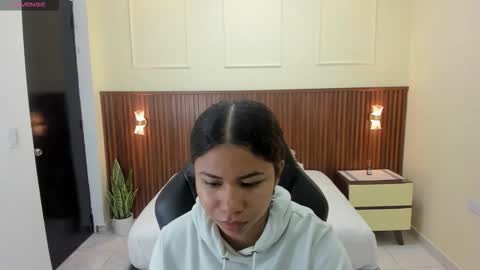 Snapshot of melinamartins chatting on 11/28/25, 12:08 M E L I N A online show from 11/28/25, 12:08