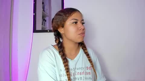 Snapshot of melinamartins chatting on 04/13/26, 09:20 M E L I N A online show from 04/13/26, 09:20