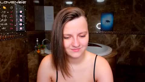 Melinda online show from 11/11/25, 02:44