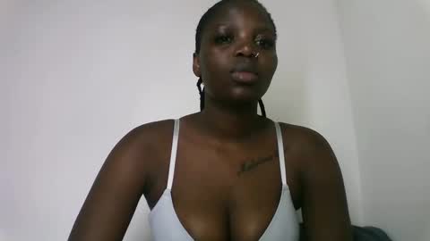 Snapshot of melinvash chatting on 05/18/26, 01:39 melinvash online show from 05/18/26, 01:39