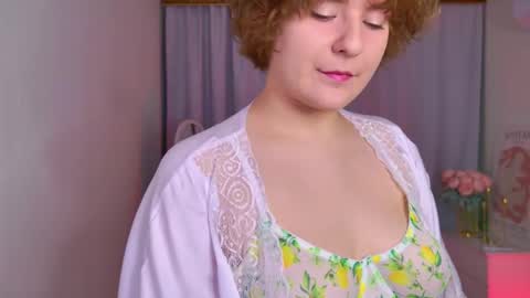 Snapshot of melissa___moore chatting on 12/04/25, 06:12 Melissa online show from 12/04/25, 06:12