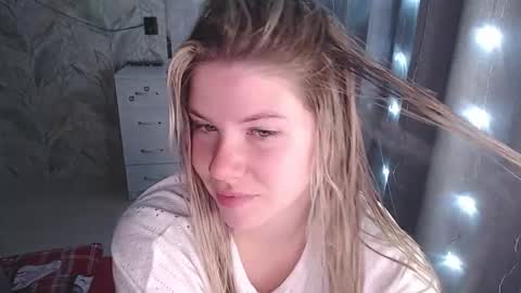 Melissa  Ray online show from 11/16/25, 06:13