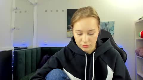 Snapshot of melissa_new22 chatting on 11/03/25, 12:02 melissa_new22 online show from 11/03/25, 12:02