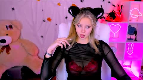 Melissa online show from 10/31/25, 01:01