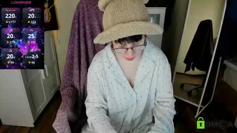 Snapshot of melissa_wells chatting on 09/09/25, 09:25 Melissa online show from 09/09/25, 09:25