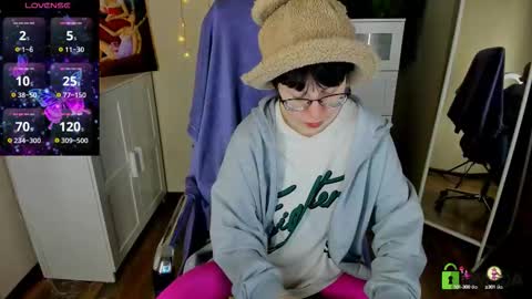 Snapshot of melissa_wells chatting on 10/12/25, 09:25 Melissa online show from 10/12/25, 09:25