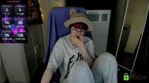 Snapshot of melissa_wells chatting on 10/21/25, 09:15 Melissa online show from 10/21/25, 09:15