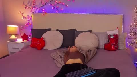 Snapshot of melissacrayzy chatting on 12/14/25, 06:30 MelissaCrayzy online show from 12/14/25, 06:30