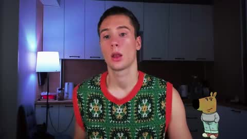 Snapshot of mell0wme chatting on 12/12/24, 07:08 Mello online show from 12/12/24, 07:08