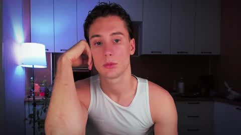 Snapshot of mell0wme chatting on 01/16/25, 11:59 Mello online show from 01/16/25, 11:59