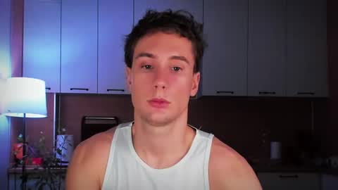 Snapshot of mell0wme chatting on 01/19/25, 01:43 Mello online show from 01/19/25, 01:43