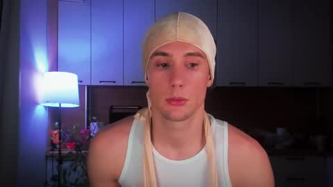 Snapshot of mell0wme chatting on 01/23/25, 02:12 Mello online show from 01/23/25, 02:12