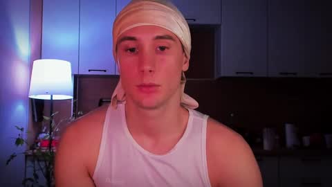 Snapshot of mell0wme chatting on 02/03/25, 04:57 Mello online show from 02/03/25, 04:57