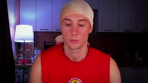 Snapshot of mell0wme chatting on 02/06/25, 05:03 Mello online show from 02/06/25, 05:03