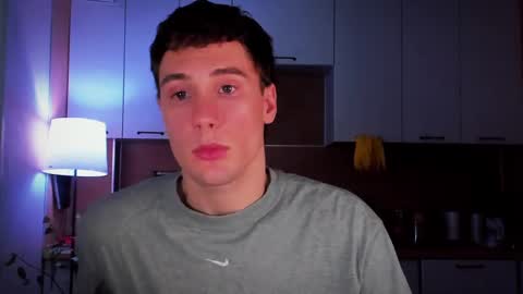 Snapshot of mell0wme chatting on 02/09/25, 11:04 Mello online show from 02/09/25, 11:04