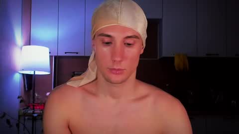 Snapshot of mell0wme chatting on 02/11/25, 02:03 Mello online show from 02/11/25, 02:03