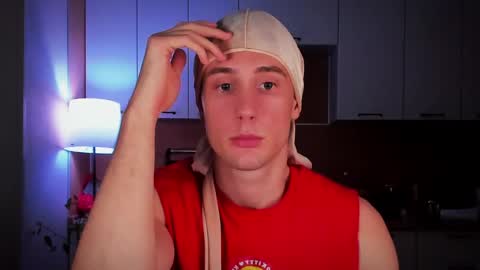 Snapshot of mell0wme chatting on 02/16/25, 12:52 Mello online show from 02/16/25, 12:52