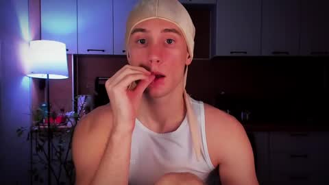 Snapshot of mell0wme chatting on 02/21/25, 01:33 Mello online show from 02/21/25, 01:33