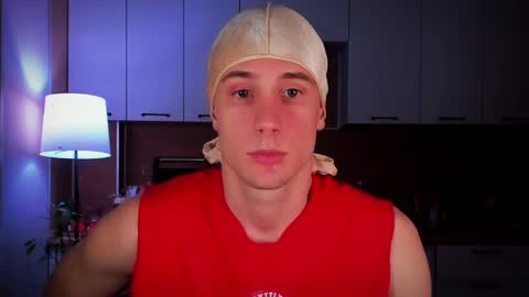 Snapshot of mell0wme chatting on 02/24/25, 12:52 Mello online show from 02/24/25, 12:52