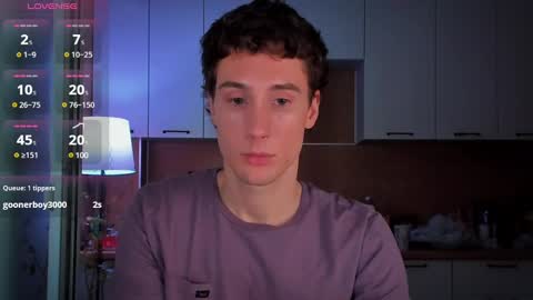 Snapshot of mell0wme chatting on 03/10/25, 05:43 Mello online show from 03/10/25, 05:43