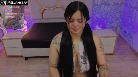 Snapshot of mellani_tay chatting on 10/28/25, 04:05 Mellani online show from 10/28/25, 04:05