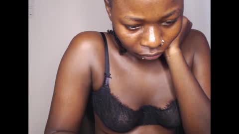 Snapshot of mellanin_pretty_ chatting on 01/21/25, 07:26 . online show from 01/21/25, 07:26