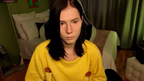 Snapshot of mellhyees chatting on 11/05/25, 12:16 mellhyees online show from 11/05/25, 12:16