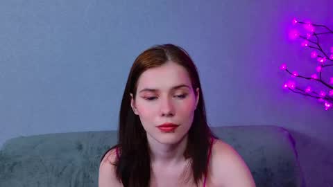 mellhyees online show from 05/17/26, 03:37