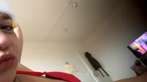 Snapshot of melli23 chatting on 12/26/24, 01:32 Melli online show from 12/26/24, 01:32