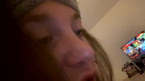 Snapshot of melli23 chatting on 01/01/25, 01:47 Melli online show from 01/01/25, 01:47