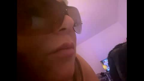 Snapshot of melli23 chatting on 01/09/25, 11:02 Melli online show from 01/09/25, 11:02