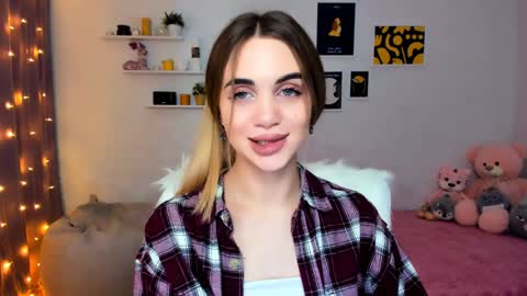 Snapshot of mellifluoustess chatting on 12/23/24, 12:25 Tessa online show from 12/23/24, 12:25