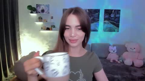 Snapshot of mellifluoustess chatting on 09/19/25, 09:15 Tessa online show from 09/19/25, 09:15