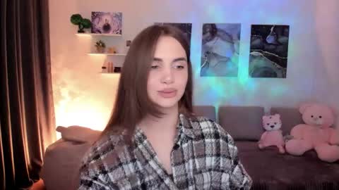 Tessa online show from 04/13/26, 08:36