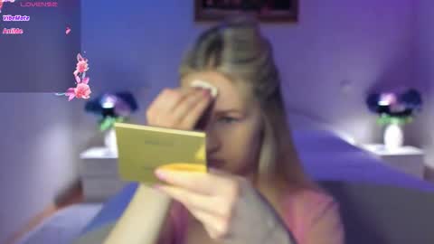 Snapshot of mellina_tey chatting on 02/25/26, 09:13 Mellina online show from 02/25/26, 09:13