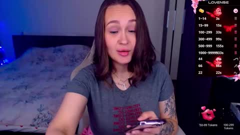 Snapshot of mellovell chatting on 10/26/25, 08:42 Mel online show from 10/26/25, 08:42