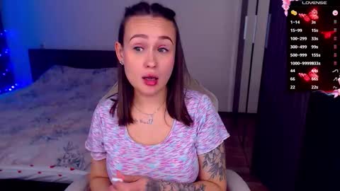 Snapshot of mellovell chatting on 12/02/25, 02:12 Mel online show from 12/02/25, 02:12