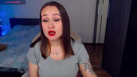 Snapshot of mellovell chatting on 12/21/25, 06:59 Mel online show from 12/21/25, 06:59