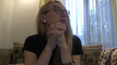 Melly online show from 10/03/25, 06:32