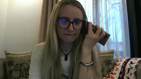 Melly online show from 11/11/25, 07:41