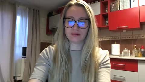 Melly online show from 02/03/26, 06:40