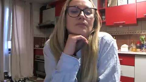 Melly online show from 03/09/26, 09:02