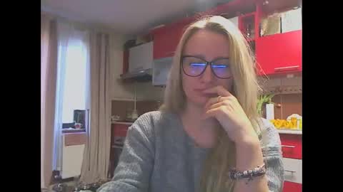 Melly online show from 03/11/26, 08:42