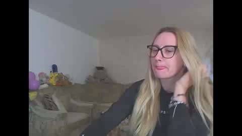 Melly online show from 04/05/26, 06:32